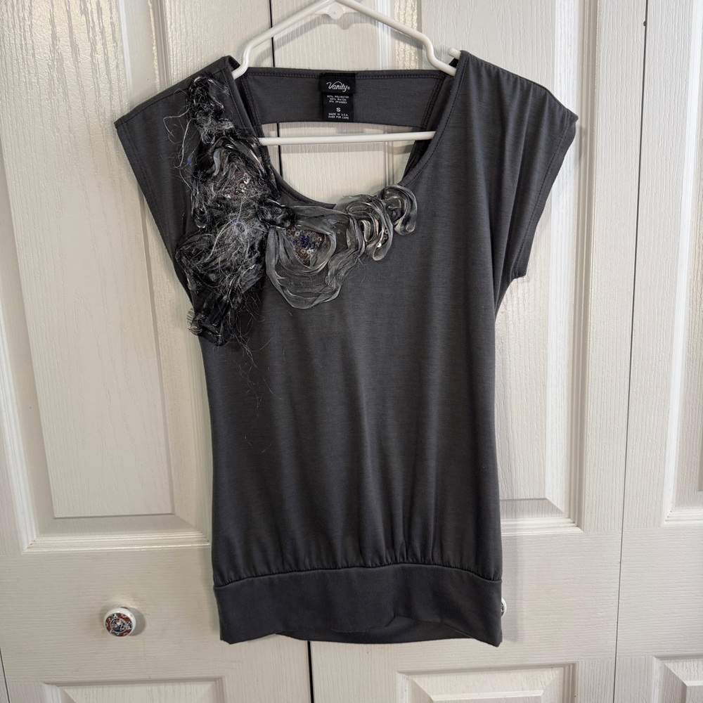Vanity gray 3D‎ bow detail top size small